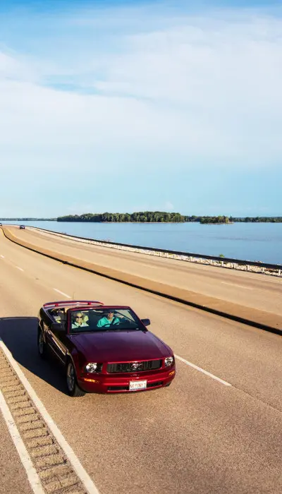 Cars driving on the Great River Road.